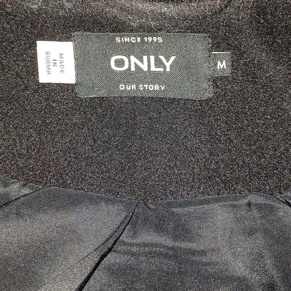 Hooded winter jacket - Picture 3 of 3